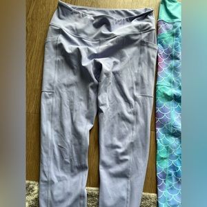 Constantly varied gear lilac capris. Barely worn. Size medium